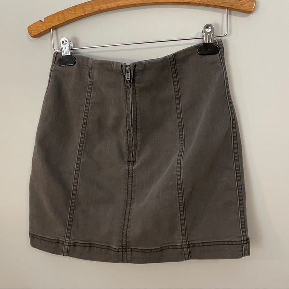Free People Light Grey Washed / Faded Black Modern Femme Denim Skirt Size 6 - Picture 4 of 15
